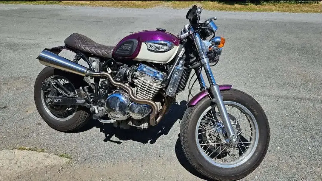 Triumph Adventurer Café racer