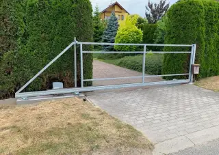 Brána s Motorem, posuvná, samonosná, ZINEK, NOVÁ, CZ výroba