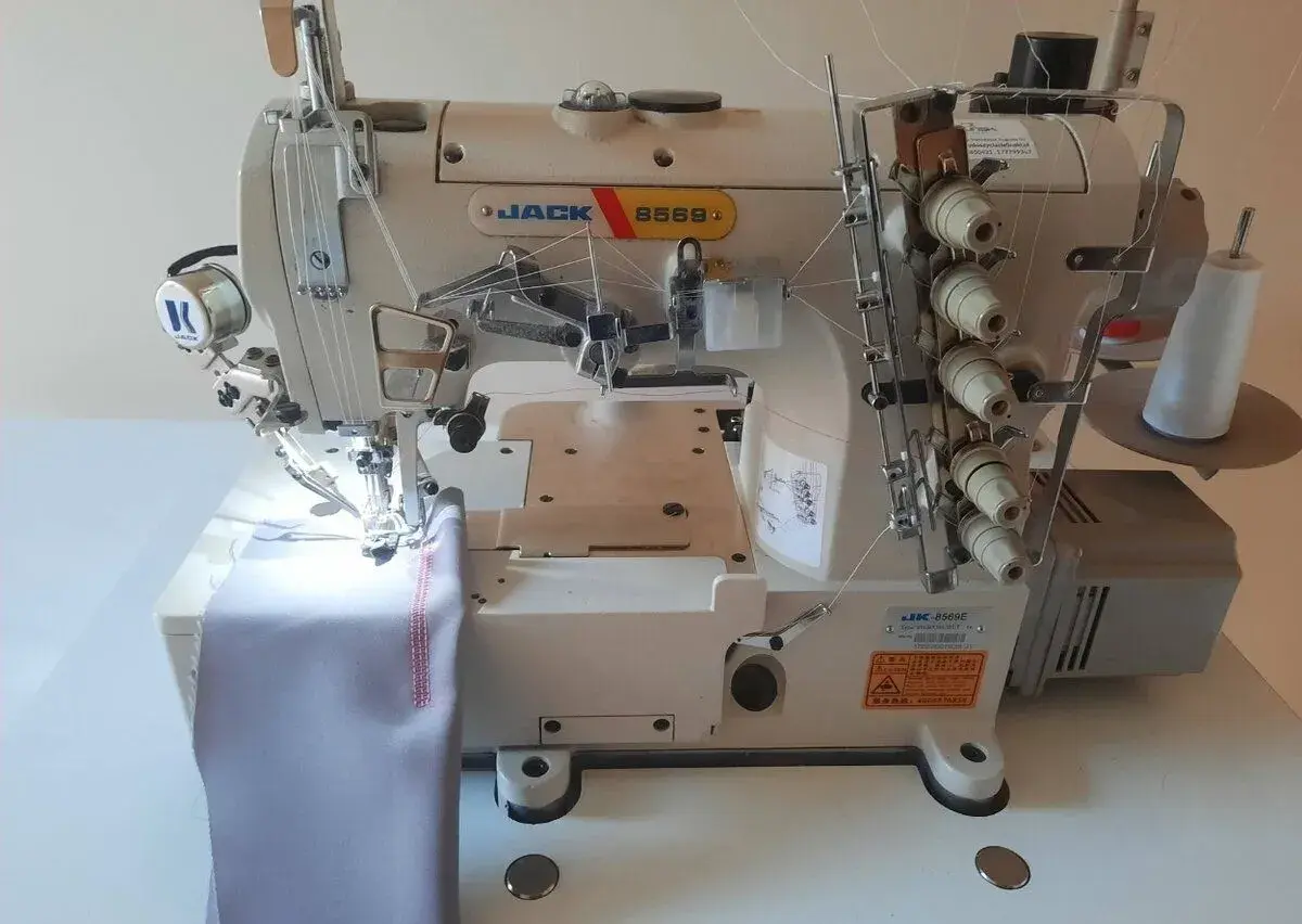 Průmyslový automatický coverlock Jack JK-8569 E-01GBX364/HUT