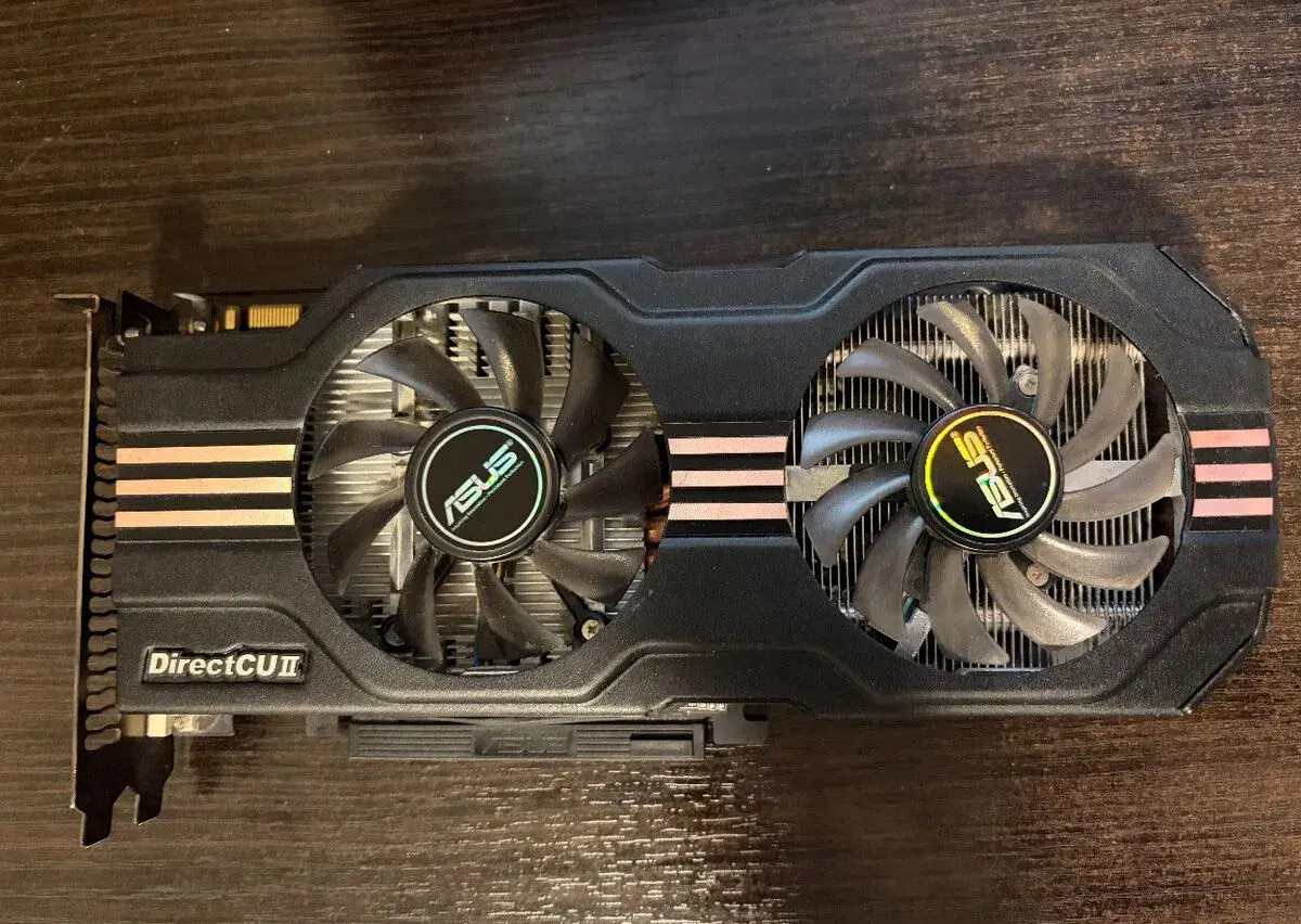 Grafická karta na díly nebo na opravu Asus GTX 560TI