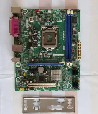 Základní deska Intel (mATX, 4x DDR3) + I/O krytka