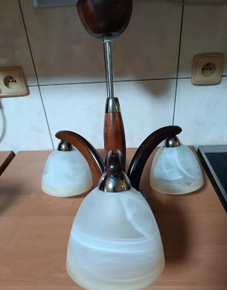 Tříramenný lustr