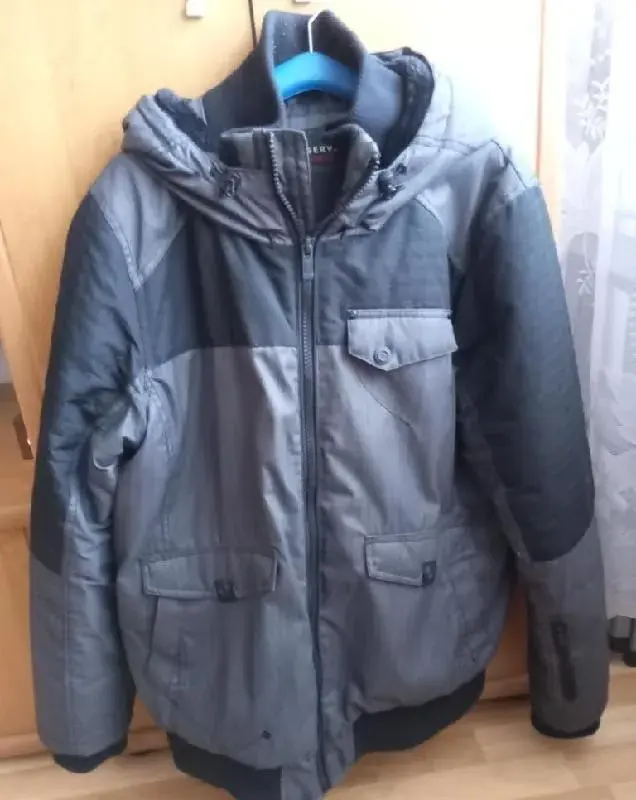Pánská zimní bunda s kapucí