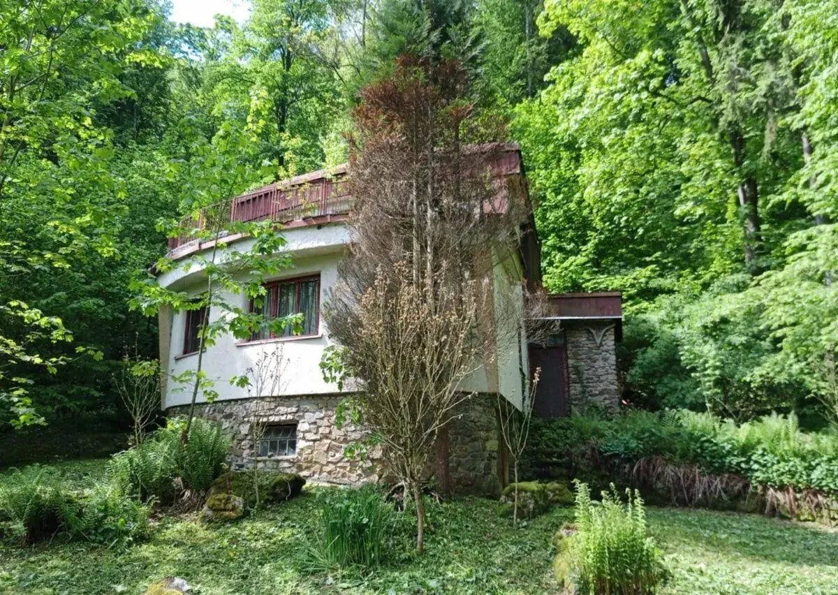 Zděná chata u Vranovské přehrady