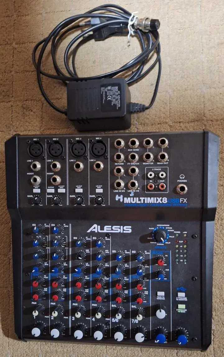 Analogový ALESIS Multimix 8 USBFX