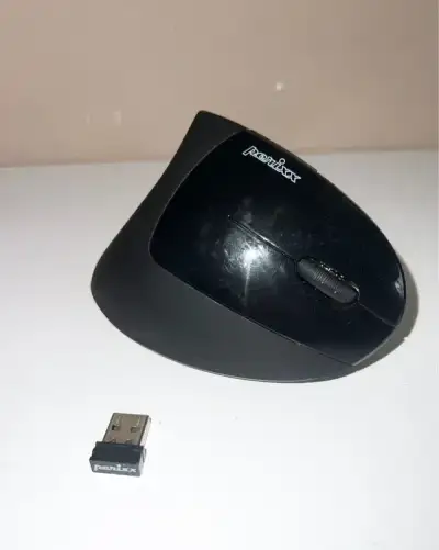 bezdrátová ergonomická vertikální myš značky Perixx