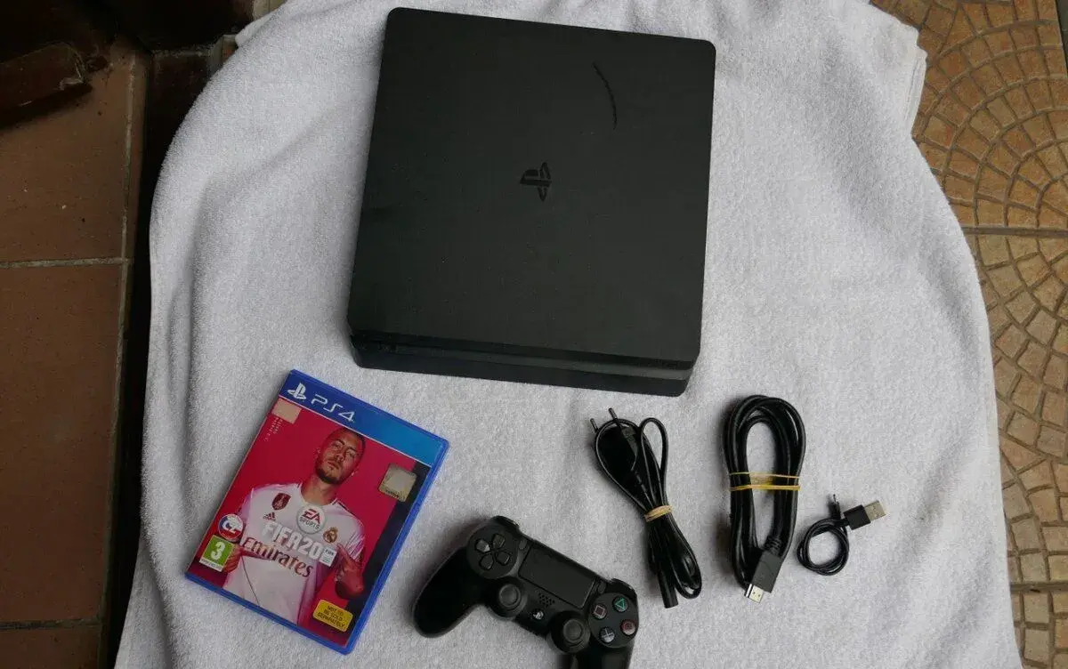 SONY PlayStation 4 - 500GB Slim Black CUH-2116A