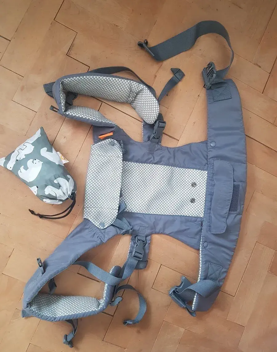 Nosítko Beco s pláštěnkou z chladivých materiálů