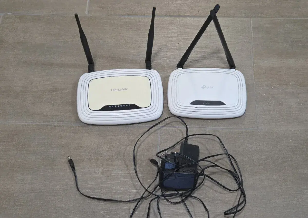 2x tp-link router