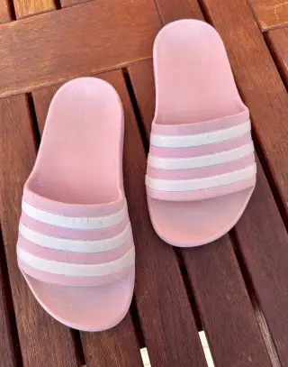 Dívčí adidas pantofle – vel. 30 / 31