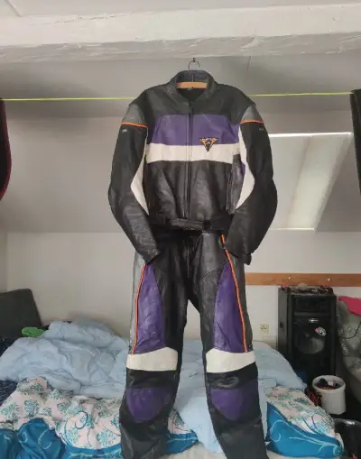 Kožená moto kombinéza