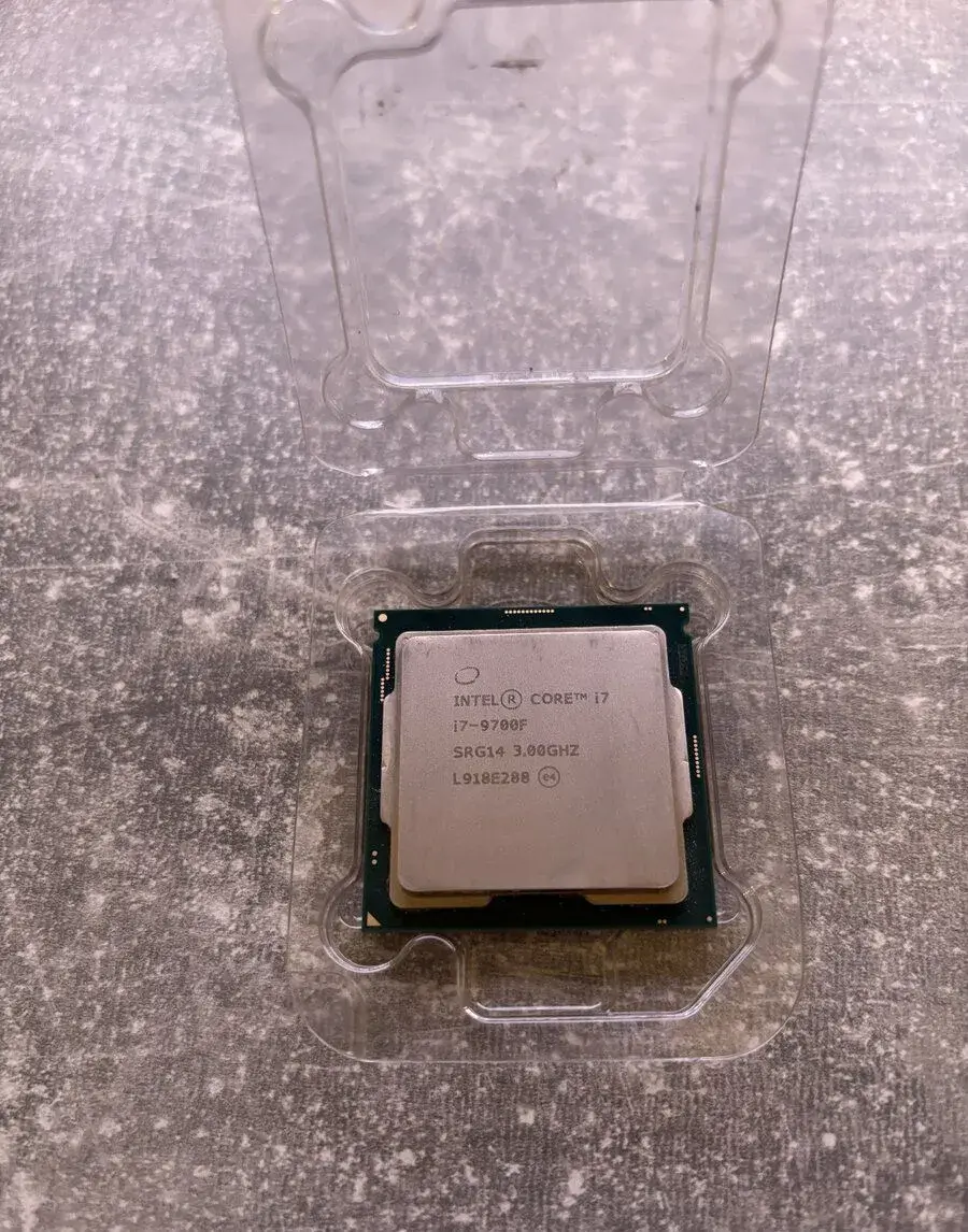 Intel Core i7-9700F – 8 jader / 4,7 GHz / LGA 1151
