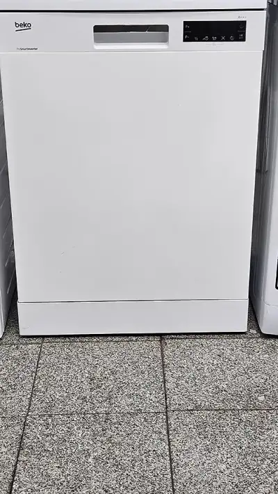 Myčka nádobí BEKO, display, odložený start,