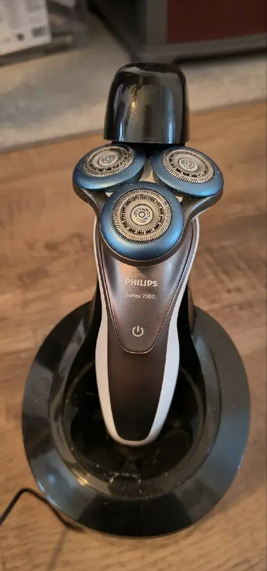 Holicí strojek Philips series 7000