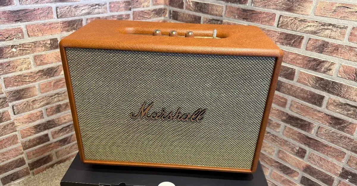 Marshall Woburn III - hnědý