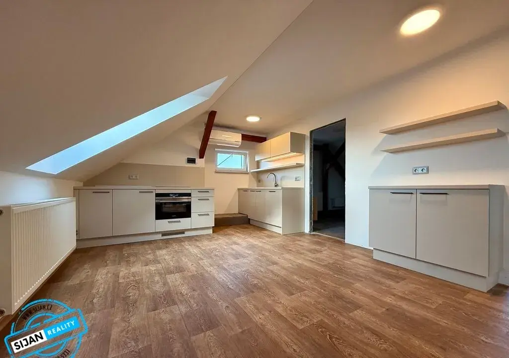 Pronájem bytu 2+kk, 105 m² v Opavě