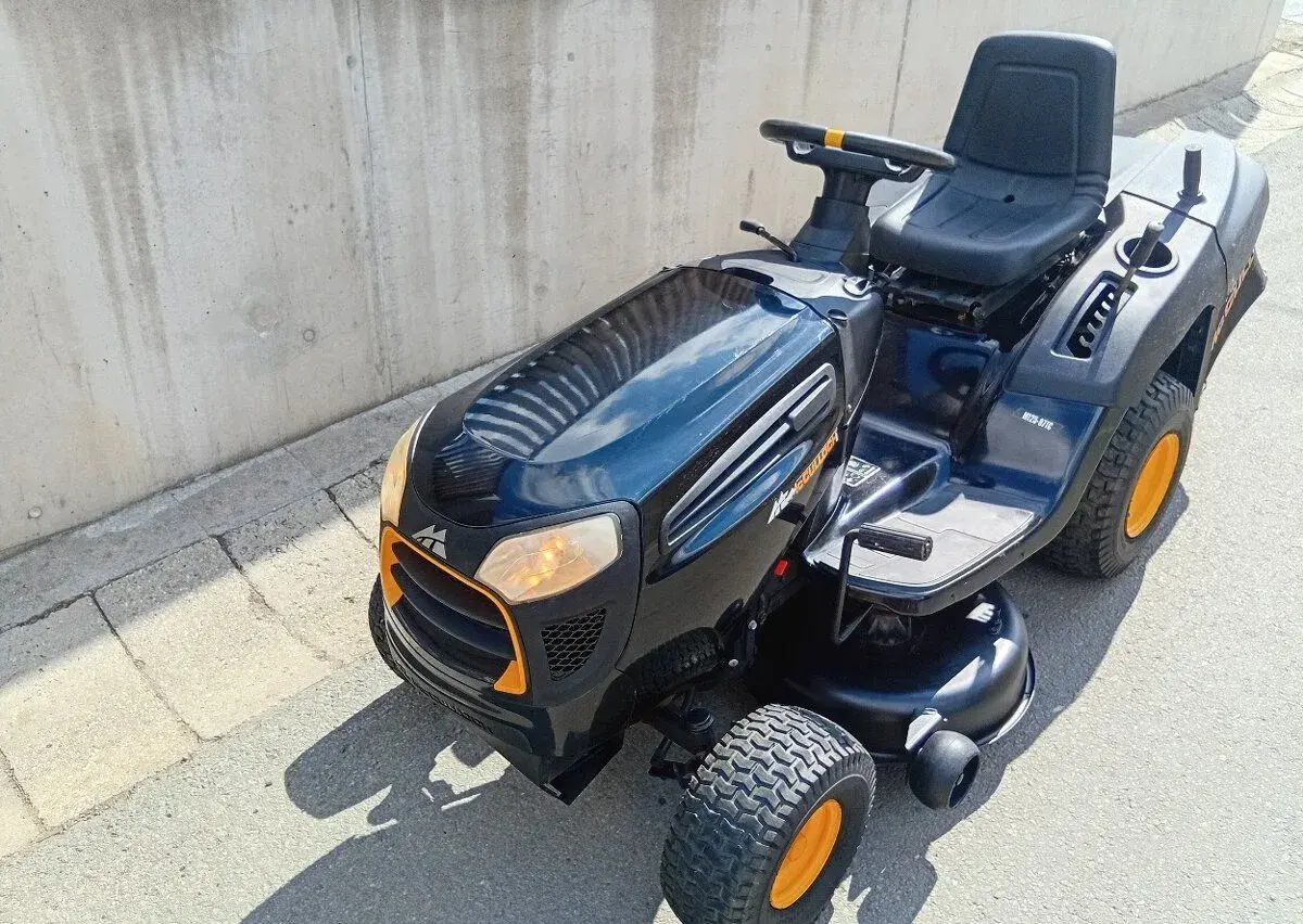 Zahradní traktor McCulloch 12.5Hp Hydro
