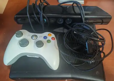 VÁNOČNÍ SET: Xbox 360 s Kinectem + notebook ASUS