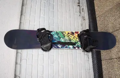 Snowboard 158 cm Trans + vázání Nidus, málo jetý, bezvadný.