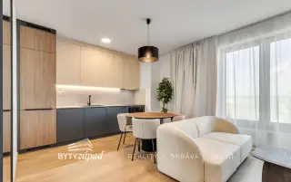 Pronájem bytu 2+kk, 51 m² se dvěma parkovacími mís