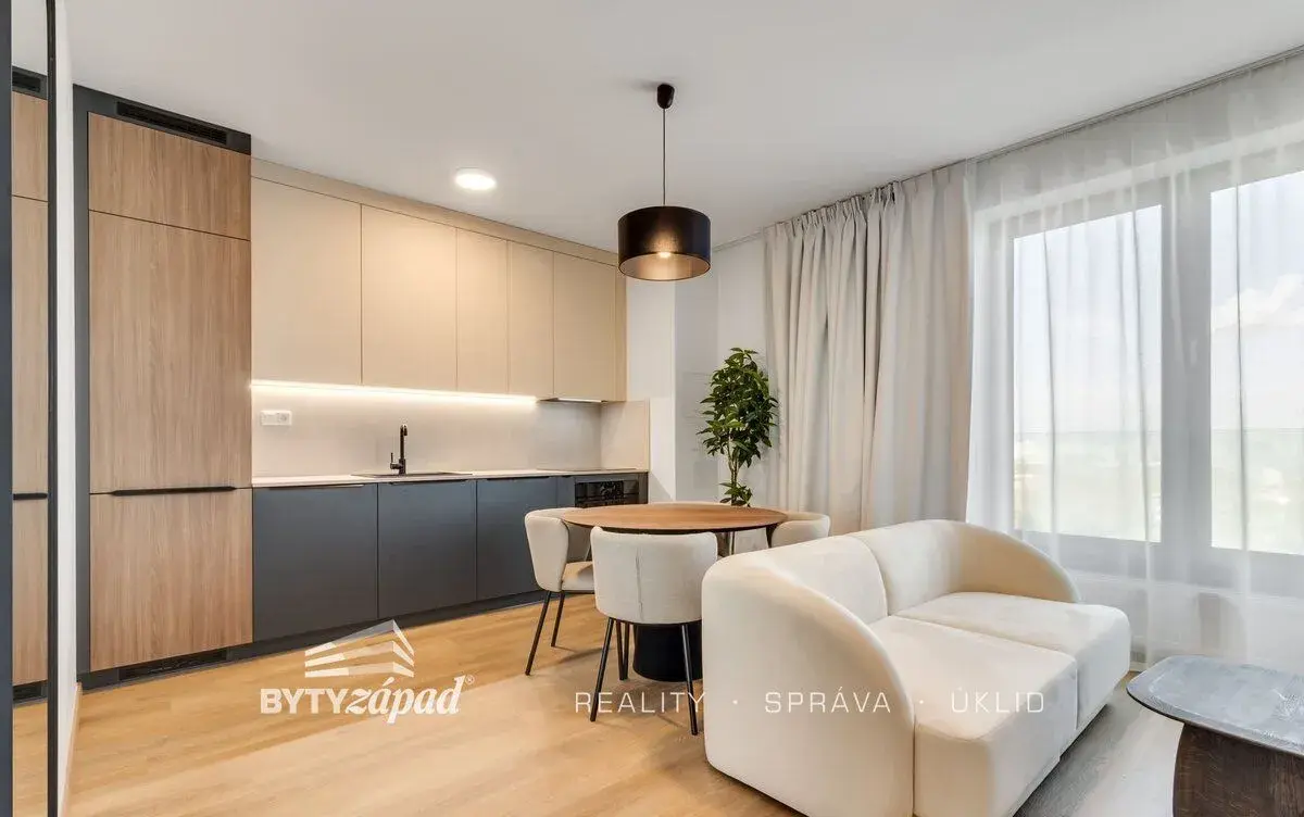 Pronájem bytu 2+kk, 51 m² se dvěma parkovacími mís