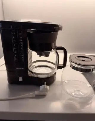 Překapávač na kávu + druhá skleněná nádoba