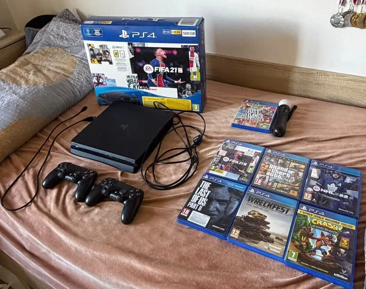 Playstation 4 500GB + hry
