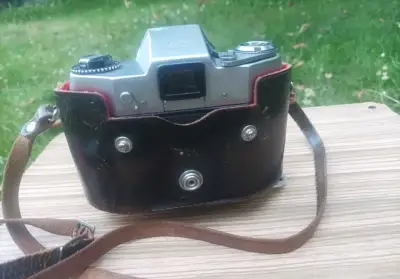 Klasický analogový fotoaparát Ihagee Exa 500