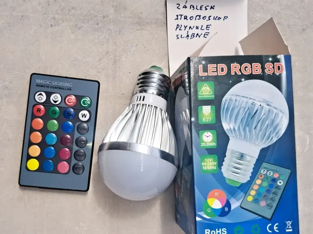barevná led žárovka s dálkovým ovládáním