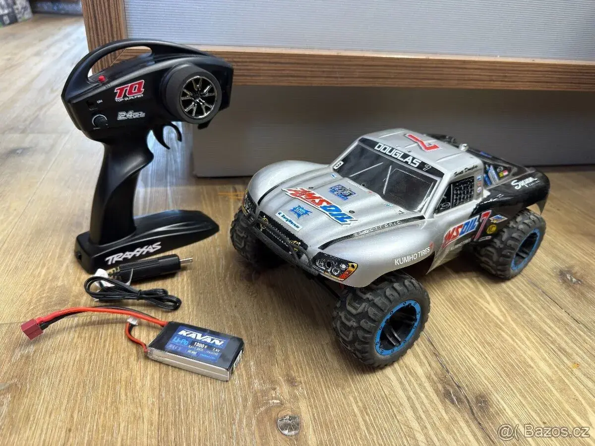 Traxxas Slash 1:16 + lipo a nabíječ