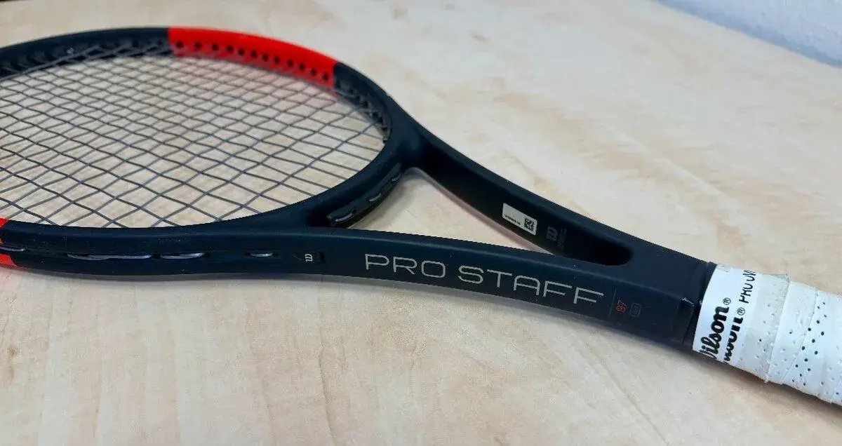 Tenisová raketa Wilson Pro staff (od Rogera Federera)