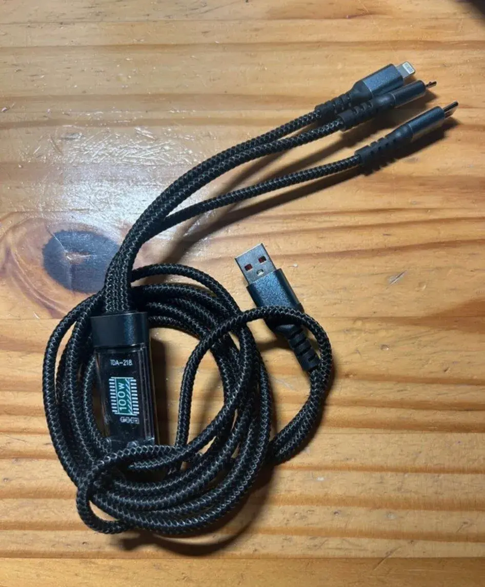 Nabíjecí kabel 3v1