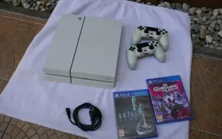 SONY PlayStation 4 Cuh-1116A 500GB//2x ovladač/2x hra