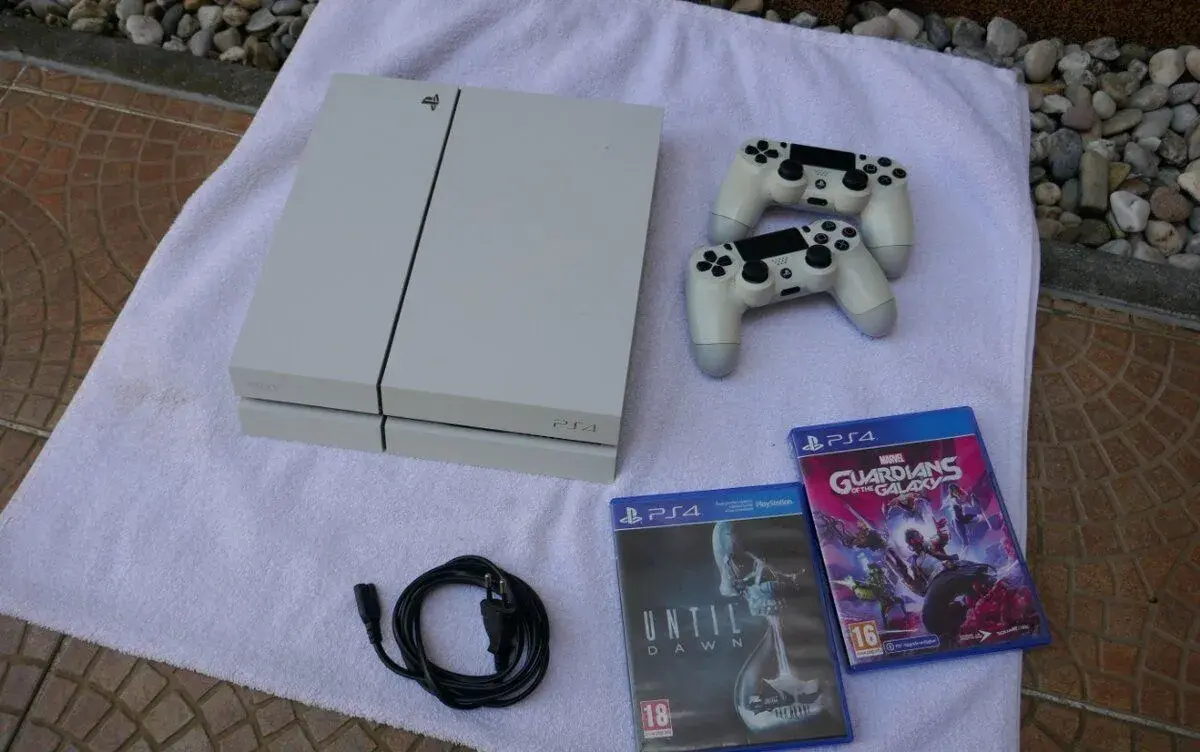 SONY PlayStation 4 Cuh-1116A 500GB//2x ovladač/2x hra