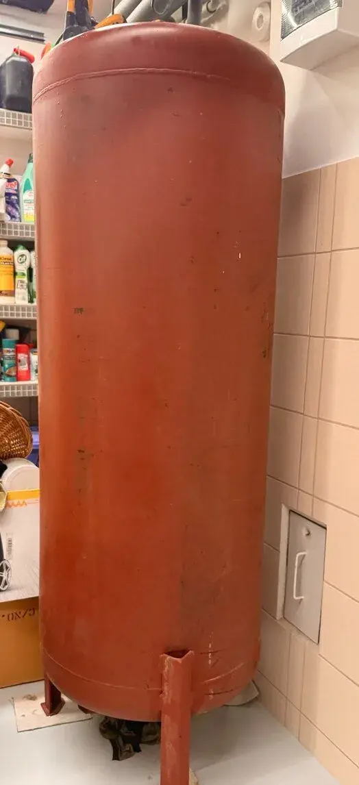 Tlaková nádoba na vytápění.