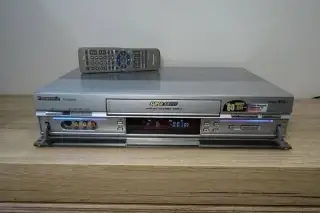 Ideálně nový s-vhs videorekordér s TBC a DNR