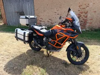 Kufry Givi TRK 46N včetně nosičů Ktm 1090