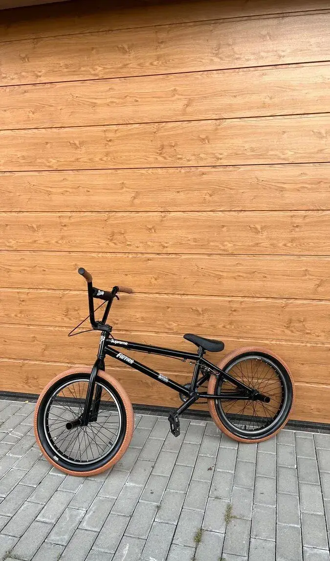 BMX Fiction 20” – černé s Vans pneumatikami