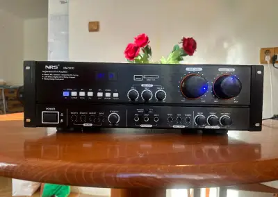 NRS KM-900 – Karaoke stereo zesilovač, 2 × 350 W