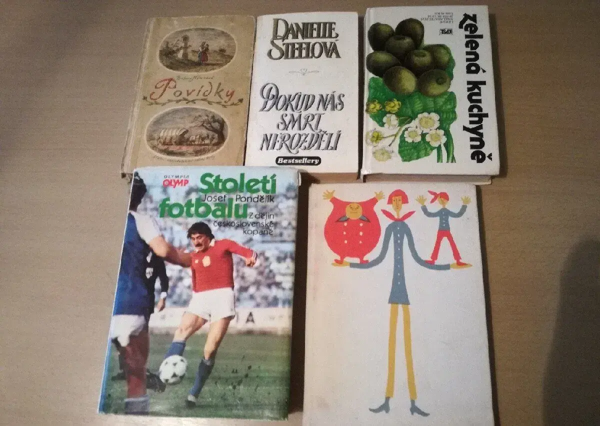 Knihy 17 Povídky kuchařka fotbal