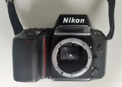 NIKON F70 + kabelová spoušť Nikon MC-12B