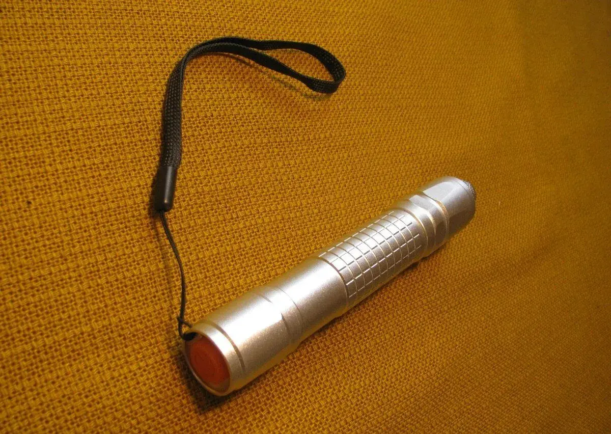 Silný LASER ~5 Km fialova barva paprsku , nový