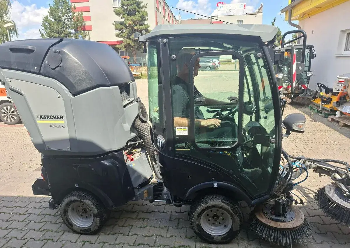 KÄRCHER komunální zametací stroj MIC 34