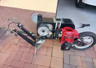 Honda GS 25 zavesny motorovy pohon pro jizdni kolo