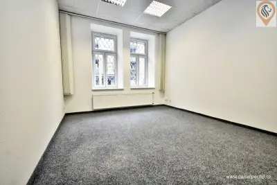 Pronájem atraktivního souboru dvou kanceláří (40 m²) – Marie