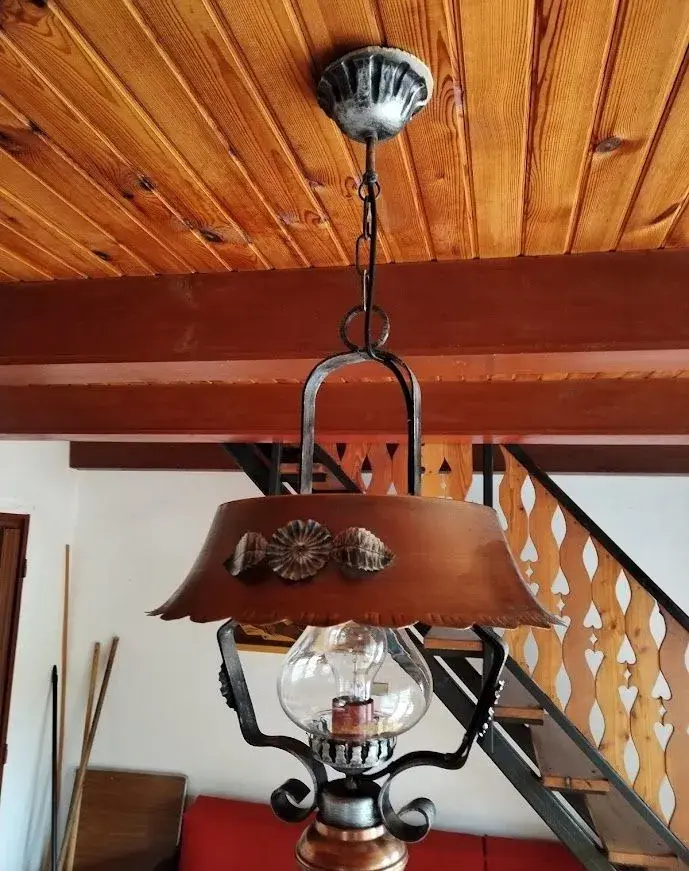 Stylový ozdobný, kovový lustr (SRN)