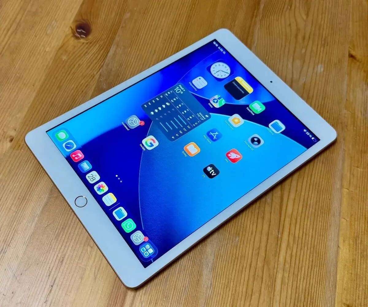 Apple iPad 8.generace 10.2” 32gb zlatý, stav nového,iPadOS26
