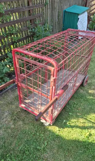 Převozní klec.