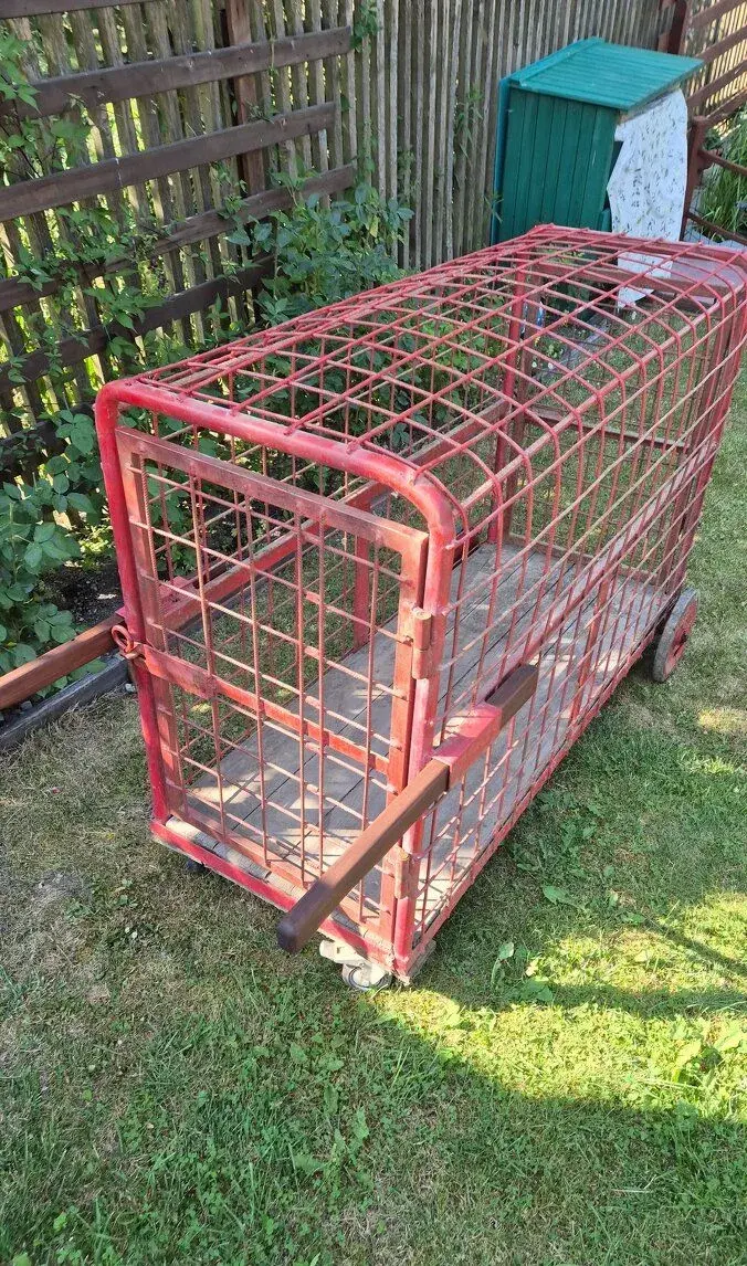 Převozní klec.