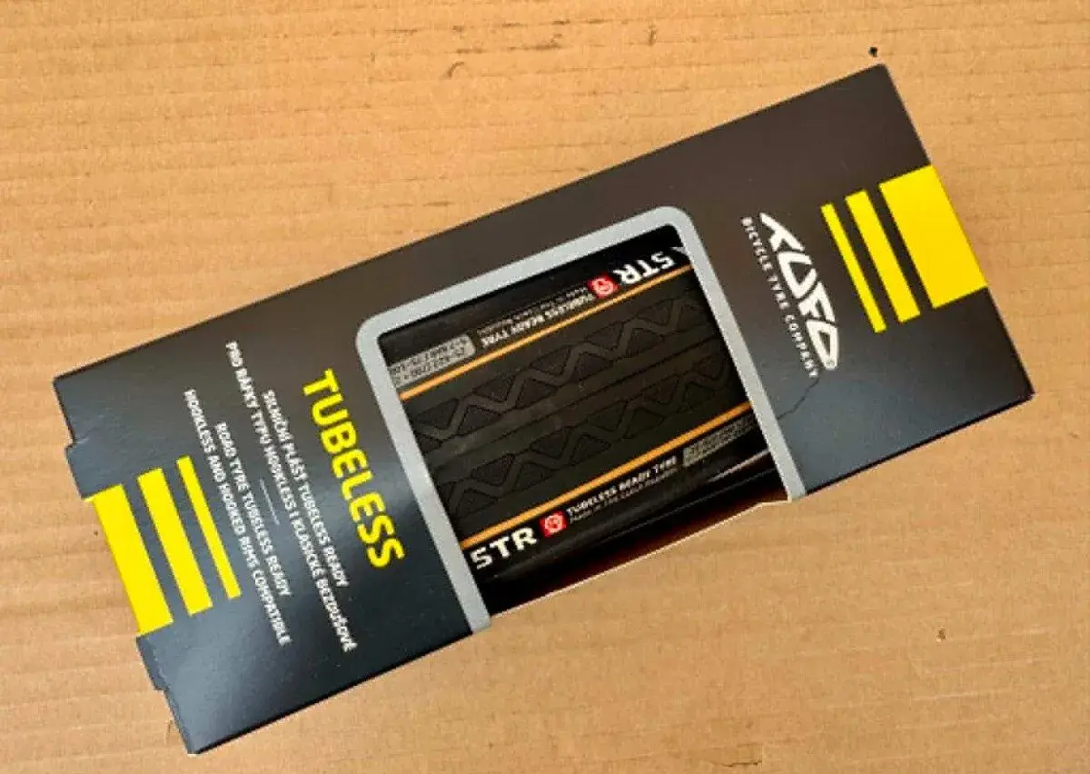 Plášť TUFO COMTURA 5 TR 25 mm, kevlar, béžový bok